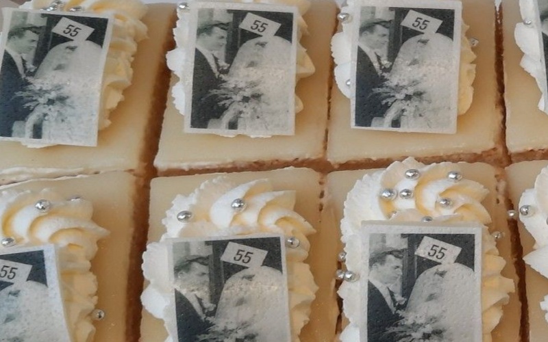 Marsepeintaart met foto gesneden - 00820 2 - 00824